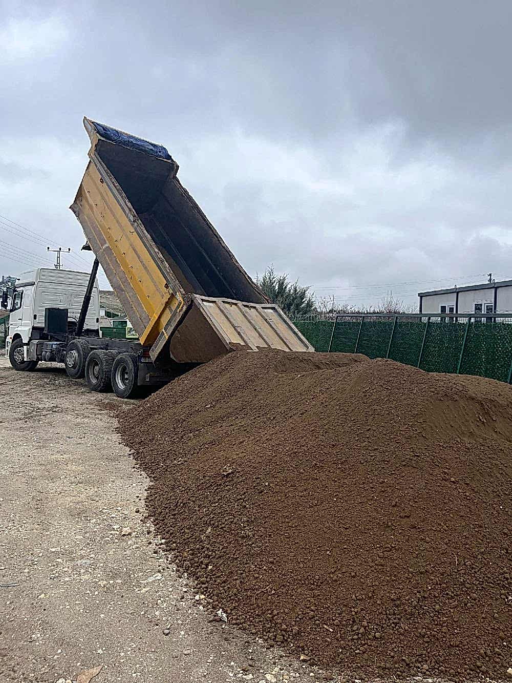 1 Kamyon Koyun Gübresi Fiyatı 2.000 ₺  (4 Şubat 2025 GÜNCEL)